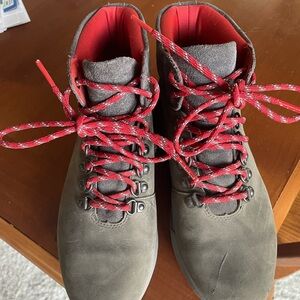 Timberland Gray size 8 hiking boot